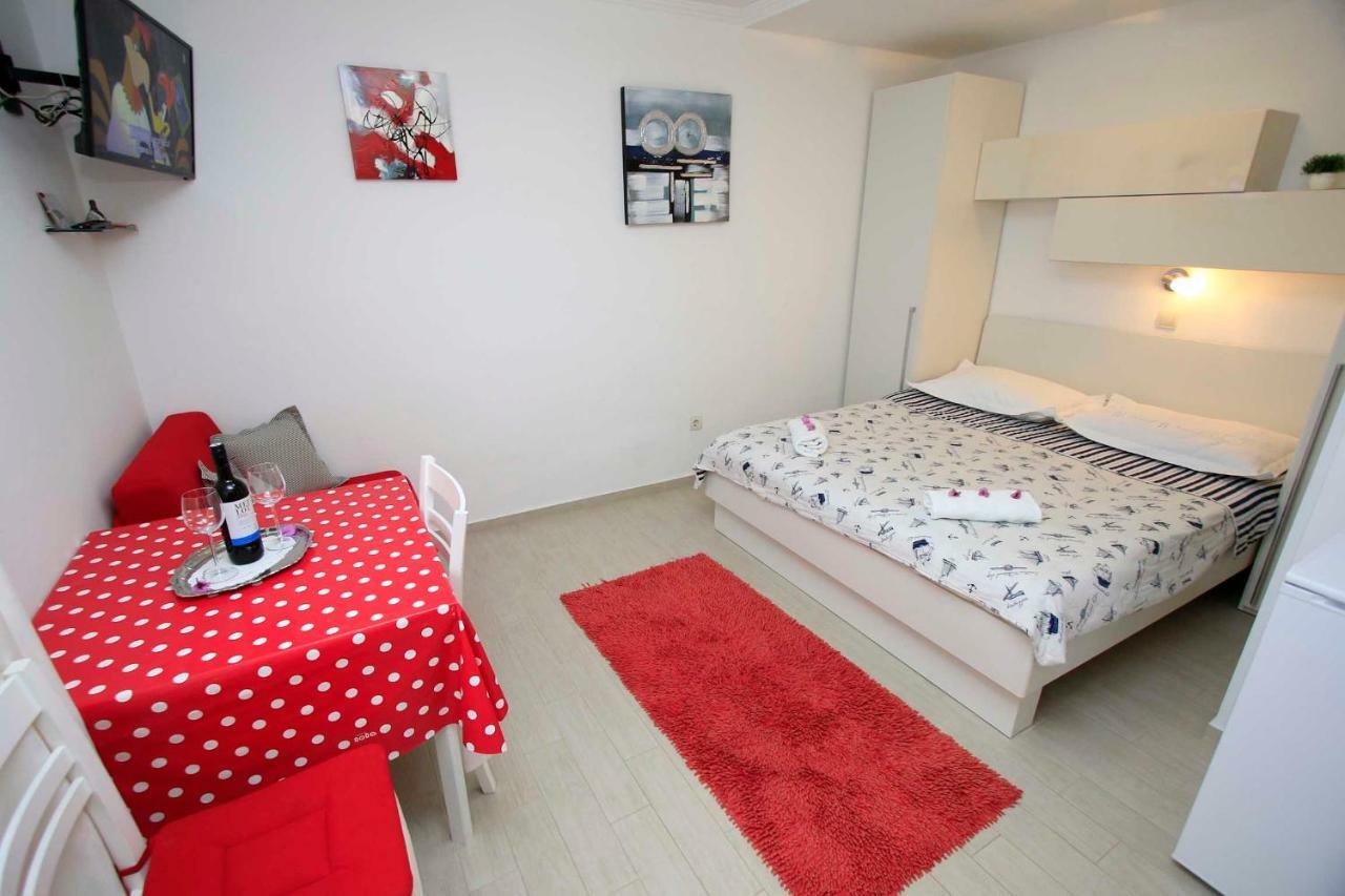 מאקרסקה Apartmani Ivona & Ivo מראה חיצוני תמונה